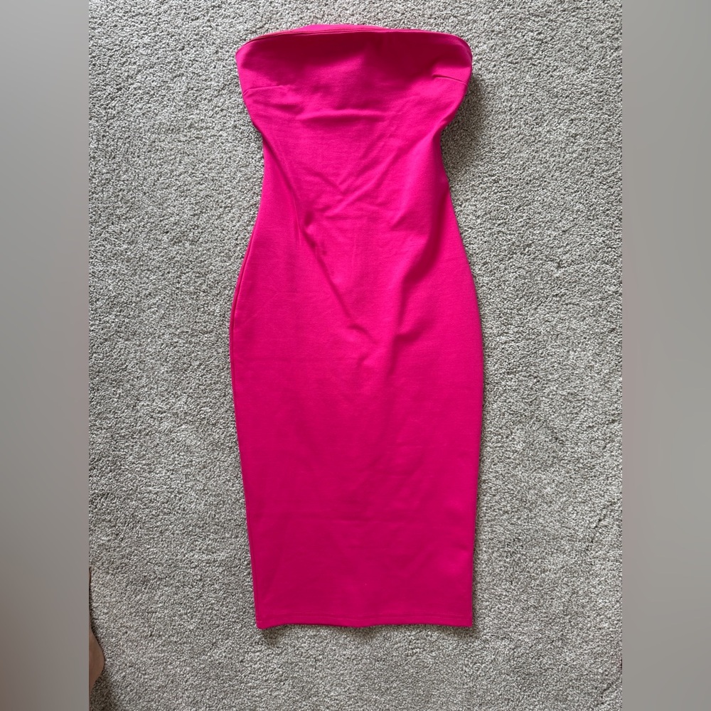 Superdown Strapless Fuchsia Dress
